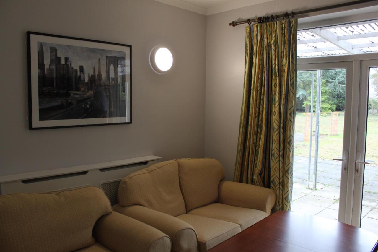 Brookside Lodge Baldock Bagian luar foto