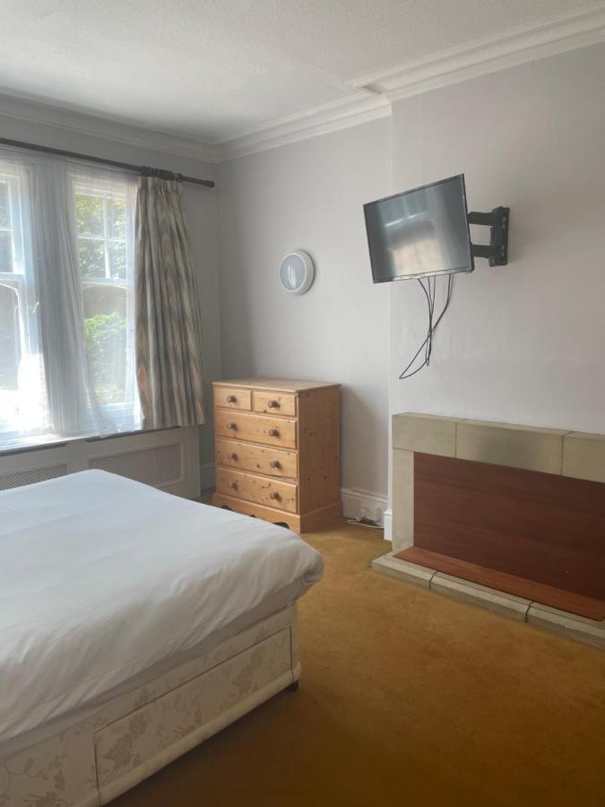 Brookside Lodge Baldock Bagian luar foto