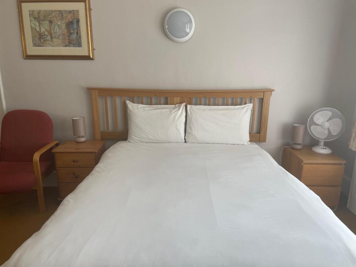 Brookside Lodge Baldock Bagian luar foto