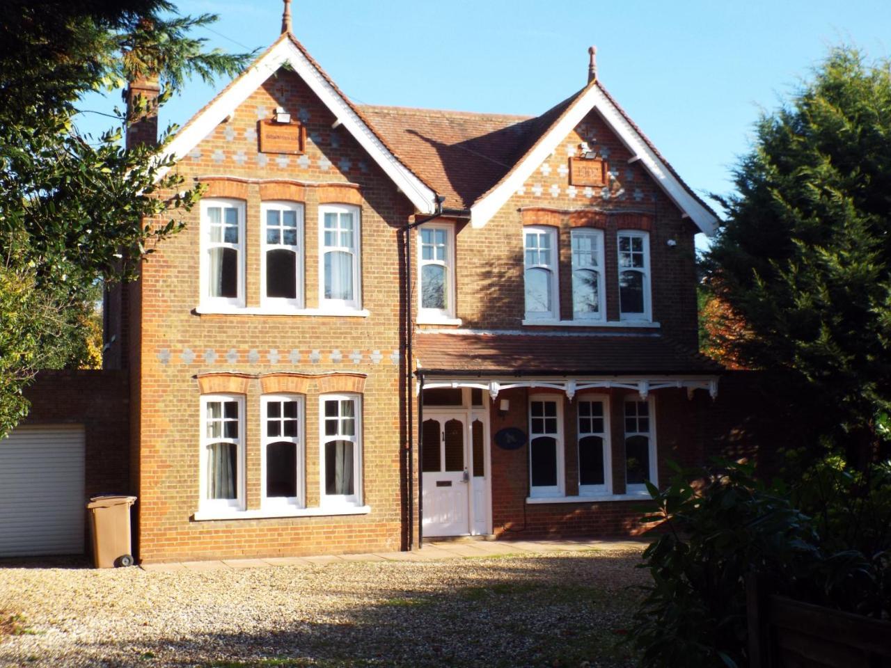 Brookside Lodge Baldock Bagian luar foto